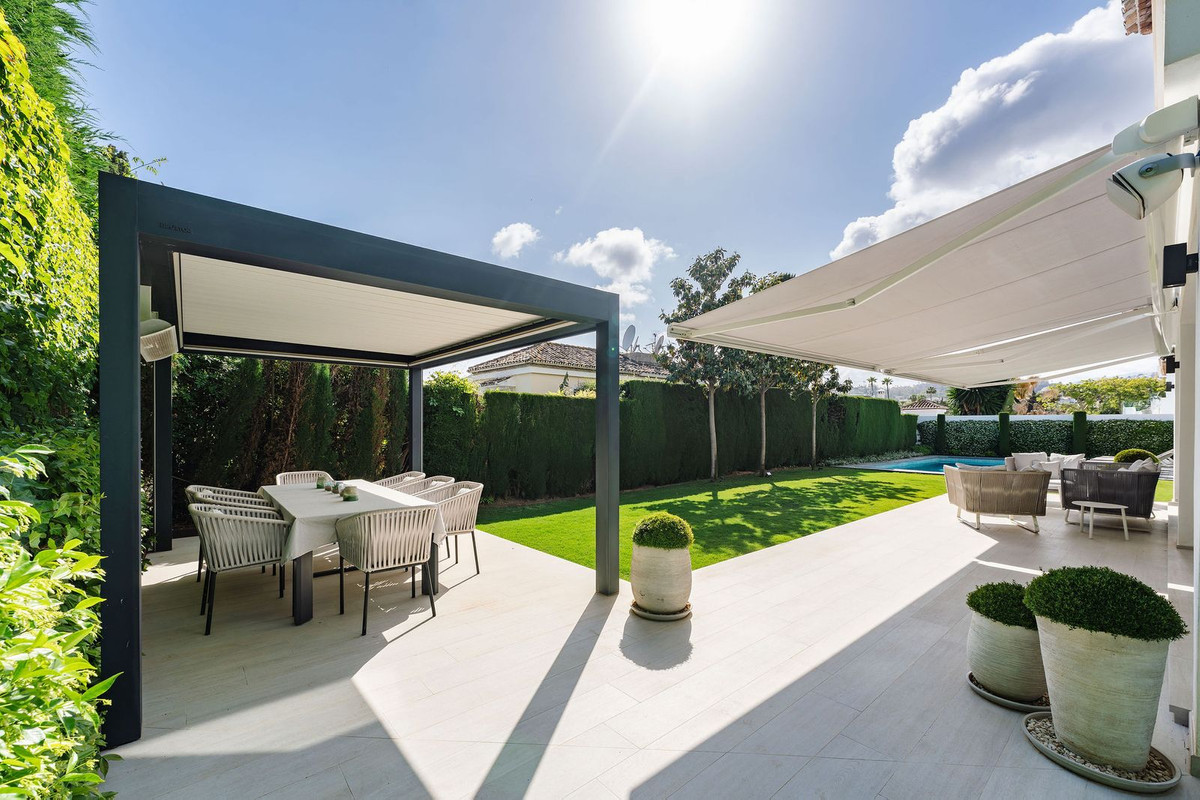 Se vende Villa - Chalet de 5 dormitorios en Costa Del Sol, Málaga, España
