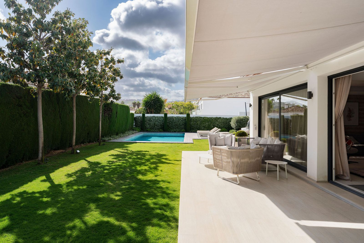 Se vende Villa - Chalet de 5 dormitorios en Costa Del Sol, Málaga, España