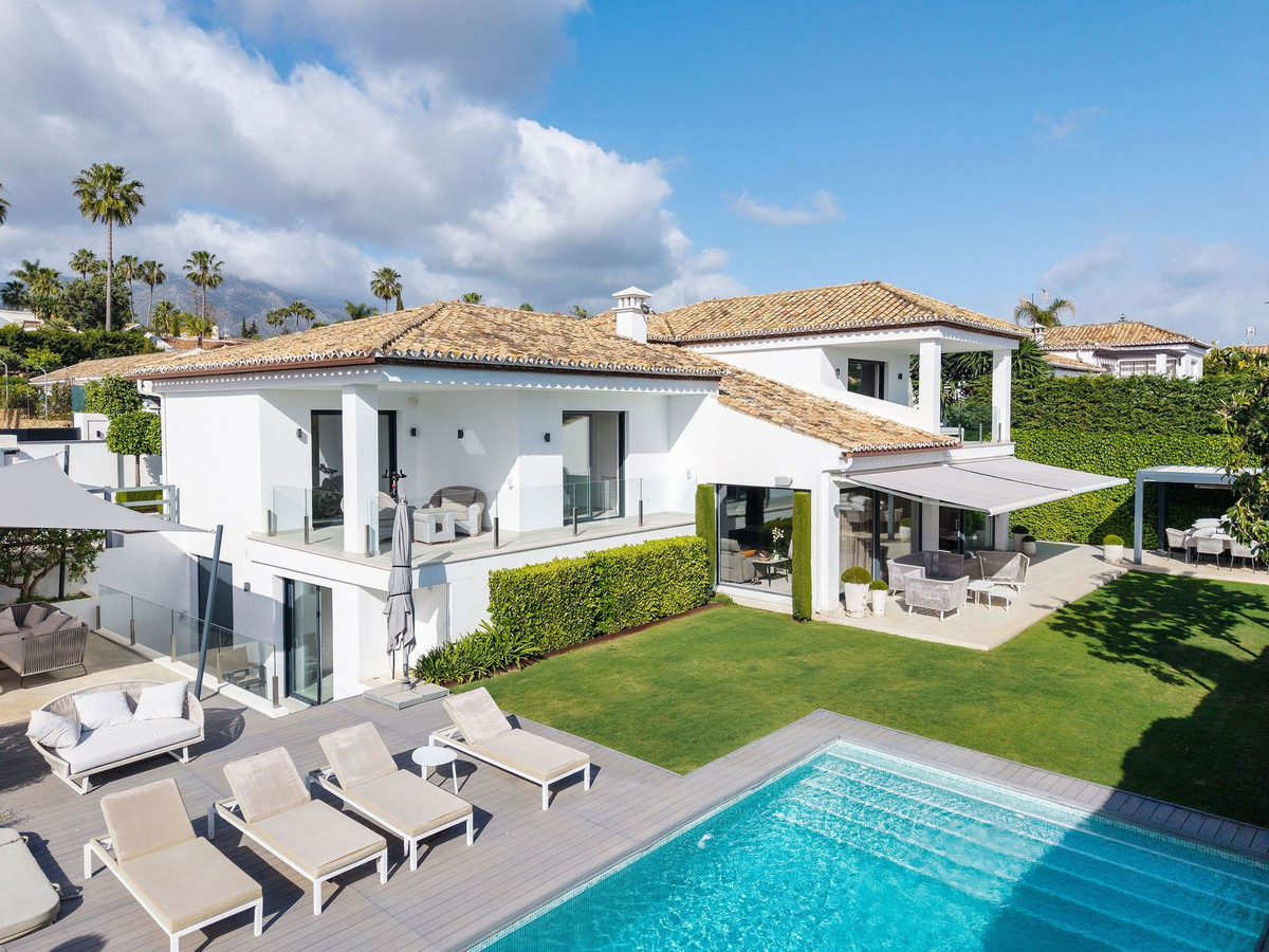 Se vende Villa - Chalet de 5 dormitorios en Costa Del Sol, Málaga, España