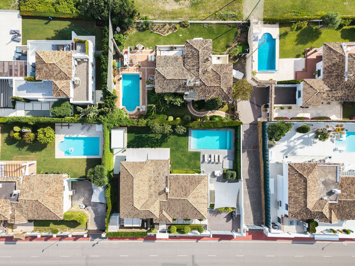 Se vende Villa - Chalet de 5 dormitorios en Costa Del Sol, Málaga, España