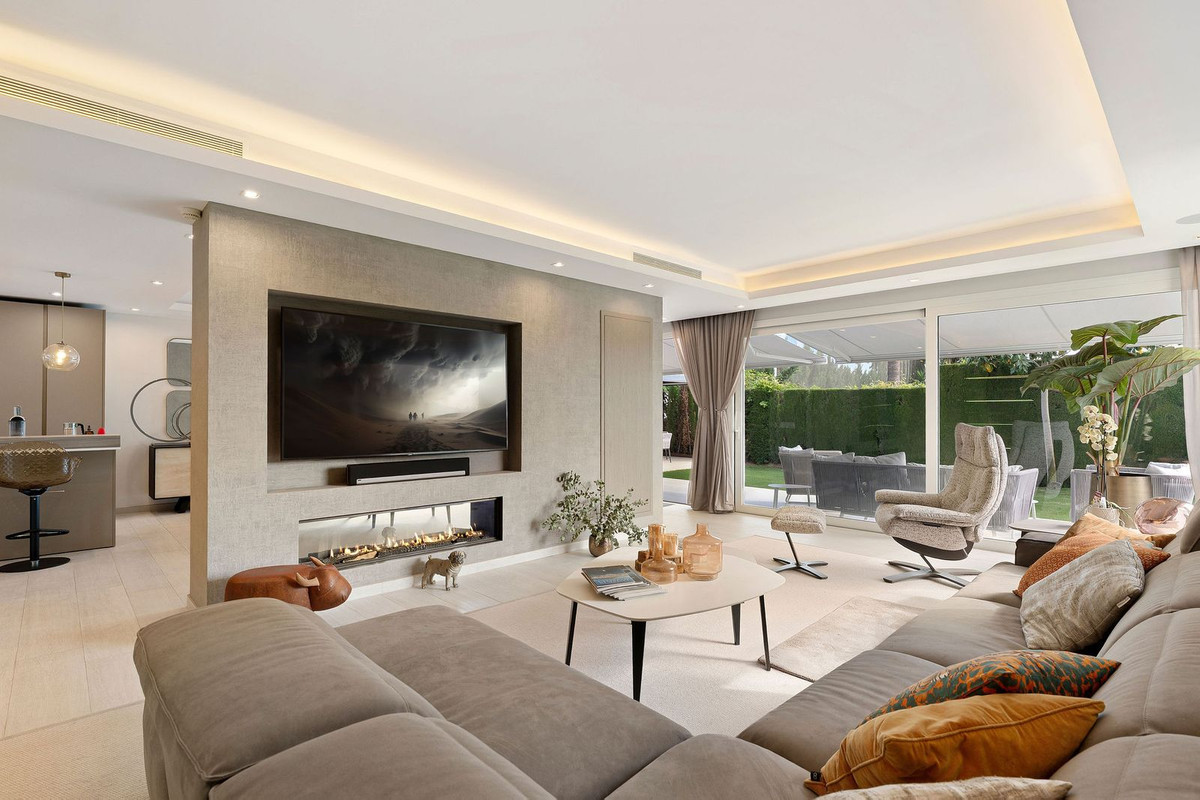Se vende Villa - Chalet de 5 dormitorios en Costa Del Sol, Málaga, España