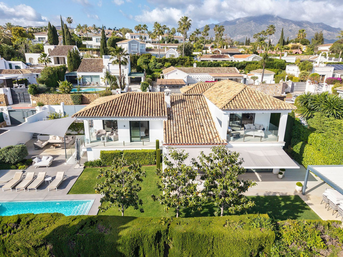Se vende Villa - Chalet de 5 dormitorios en Costa Del Sol, Málaga, España