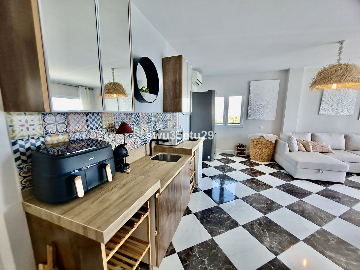 1 Bed Apartment for sale in Calahonda Costa Del Sol, Málaga, Spain