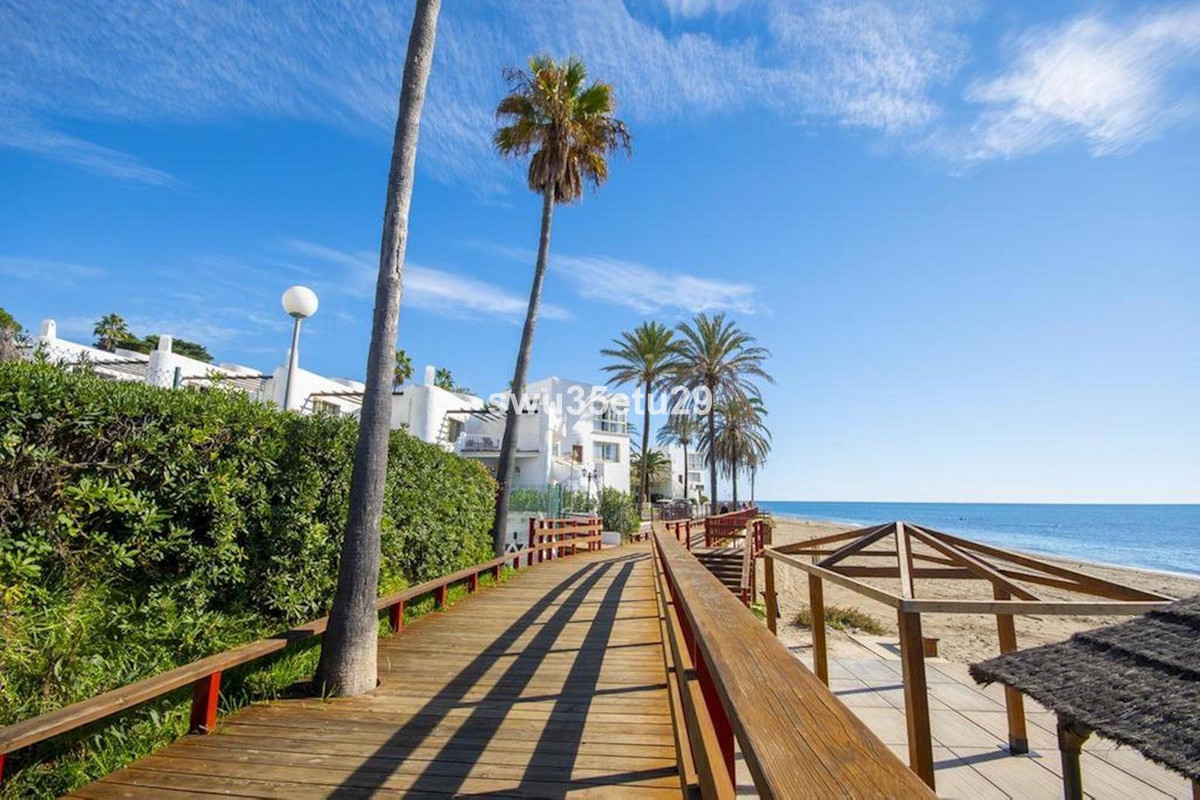 1 Bed Apartment for sale in Calahonda Costa Del Sol, Málaga, Spain