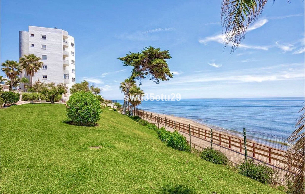 1 Bed Apartment for sale in Calahonda Costa Del Sol, Málaga, Spain