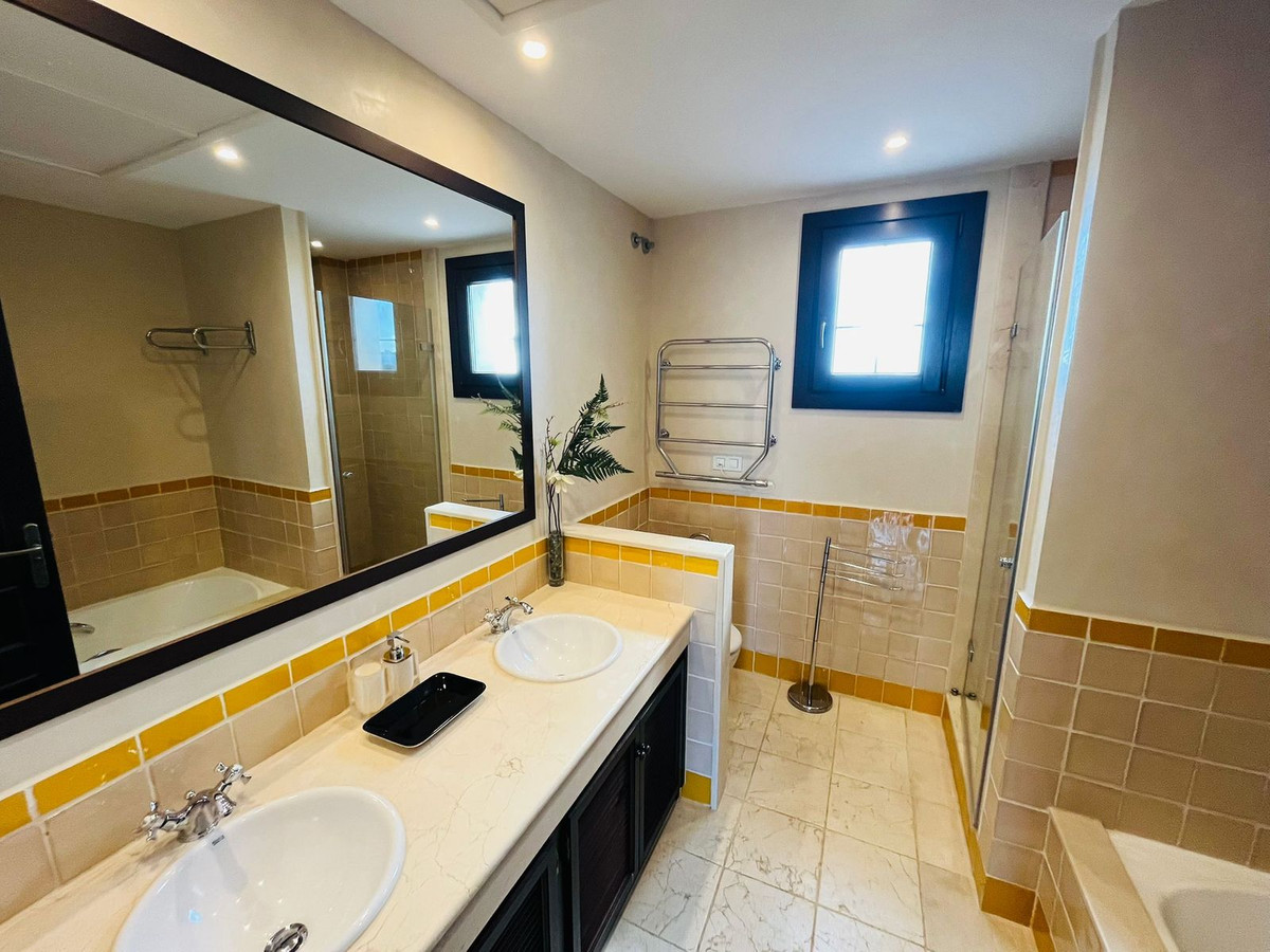 Se vende Pareada de 3 dormitorios en Costa Del Sol, Cadiz, España