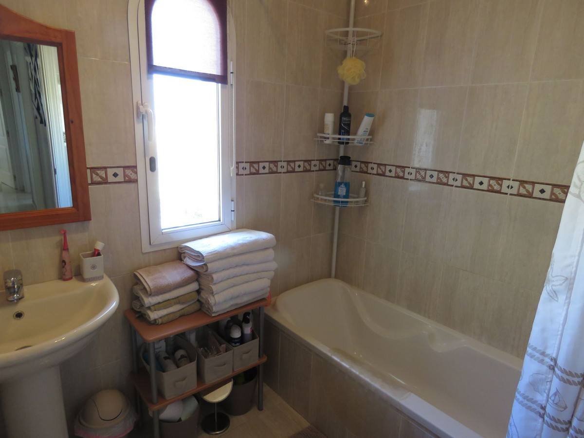 Se vende Villa - Chalet de 4 dormitorios en Costa Del Sol, Málaga, España