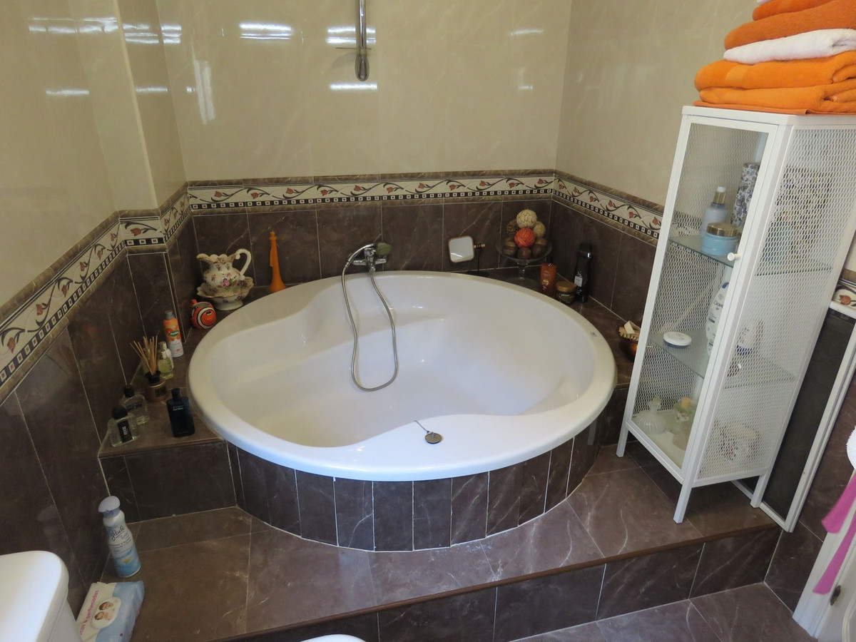 Se vende Villa - Chalet de 4 dormitorios en Costa Del Sol, Málaga, España