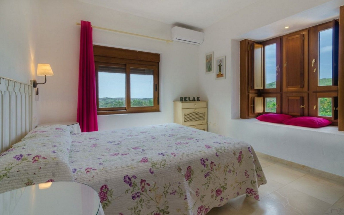 4 Bed Townhouse for sale in Estepona Costa Del Sol, Málaga, Spain