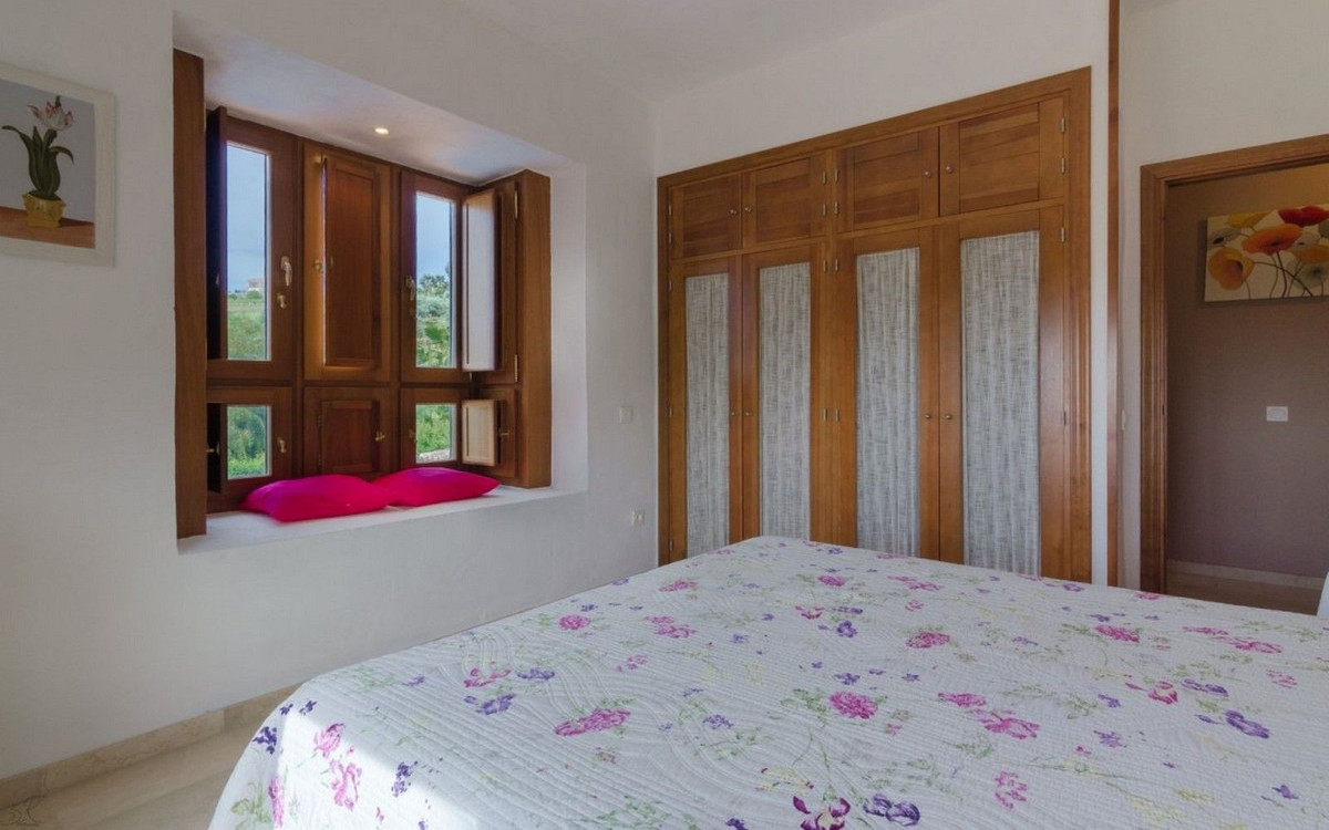 4 Bed Townhouse for sale in Estepona Costa Del Sol, Málaga, Spain