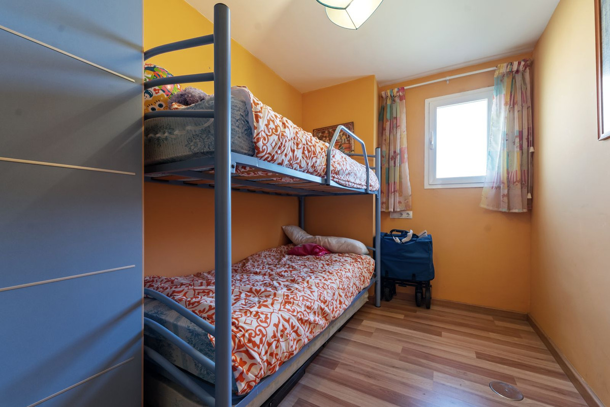 Se vende Apartamento Planta Media de 3 dormitorios en Costa Del Sol, Málaga, España