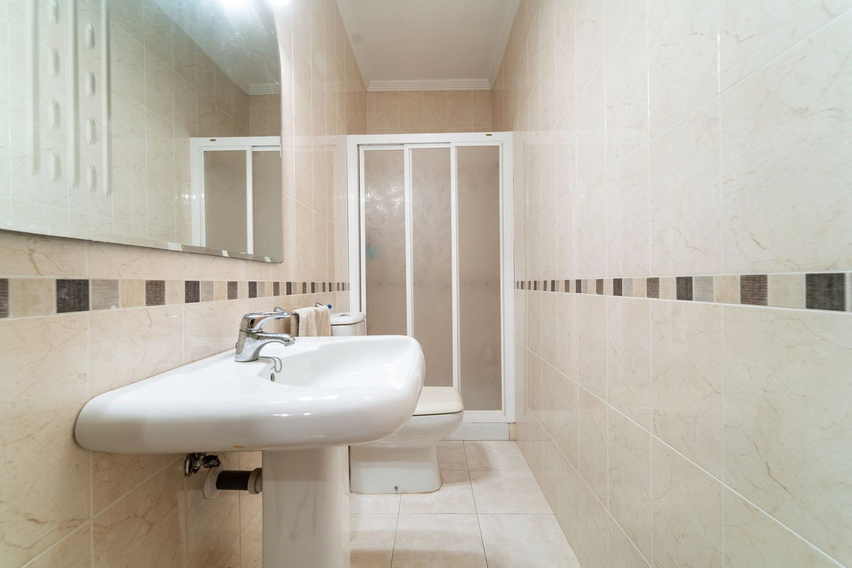 Se vende Apartamento Planta Media de 3 dormitorios en Costa Del Sol, Málaga, España
