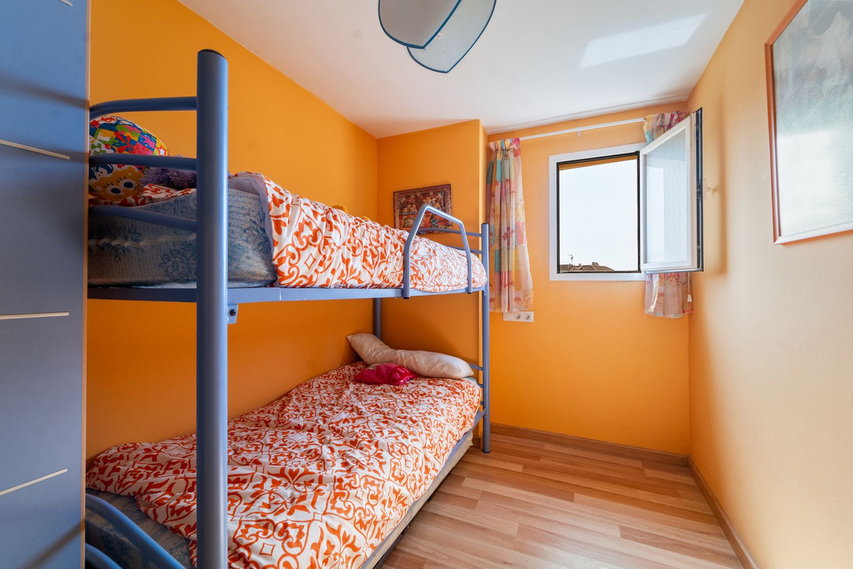 Se vende Apartamento Planta Media de 3 dormitorios en Costa Del Sol, Málaga, España