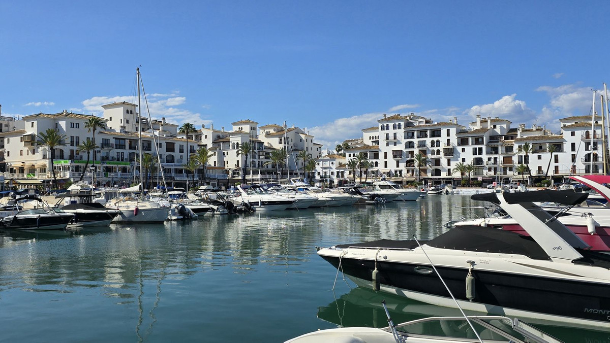 Se vende Apartamento Planta Media de 2 dormitorios en Costa Del Sol, Málaga, España