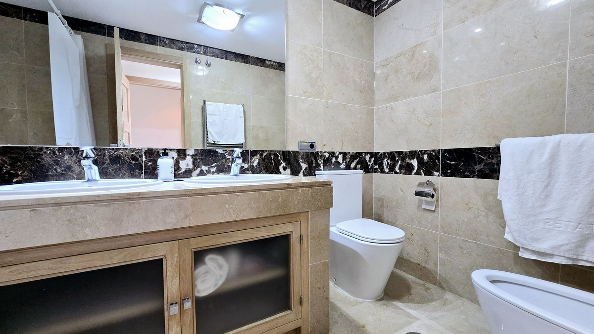 Se vende Apartamento Planta Media de 2 dormitorios en Costa Del Sol, Málaga, España