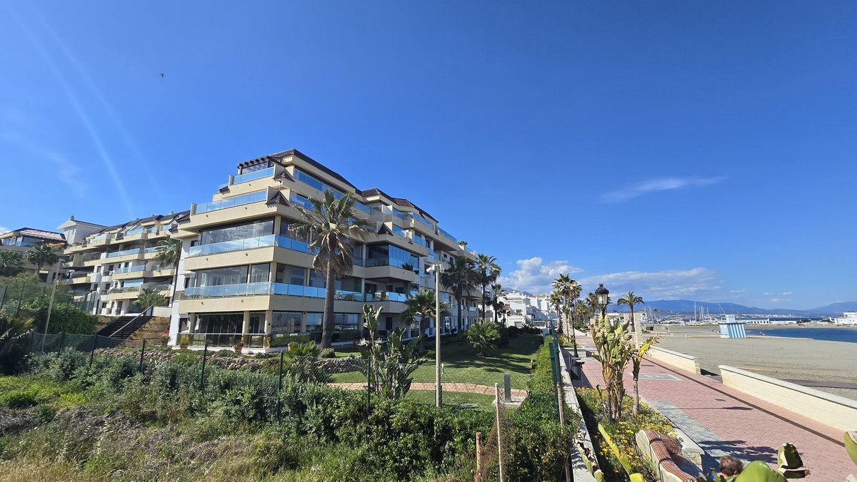 Se vende Apartamento Planta Media de 2 dormitorios en Costa Del Sol, Málaga, España