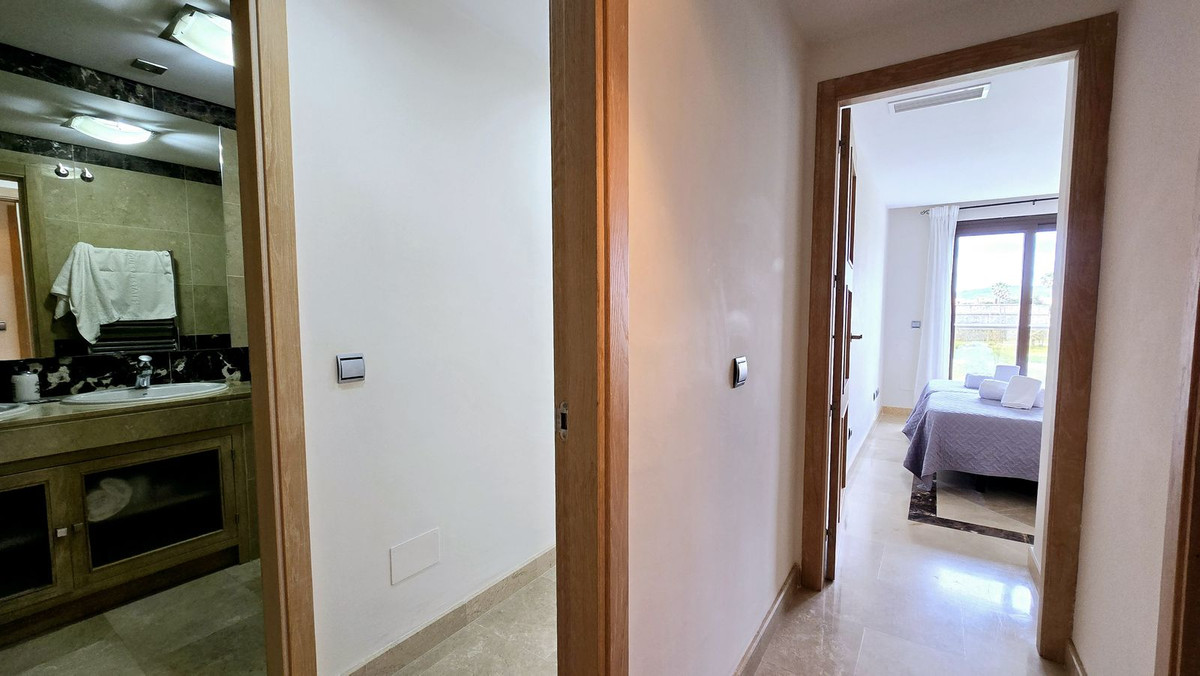 Se vende Apartamento Planta Media de 2 dormitorios en Costa Del Sol, Málaga, España