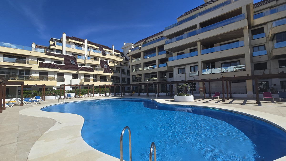 Se vende Apartamento Planta Media de 2 dormitorios en Costa Del Sol, Málaga, España