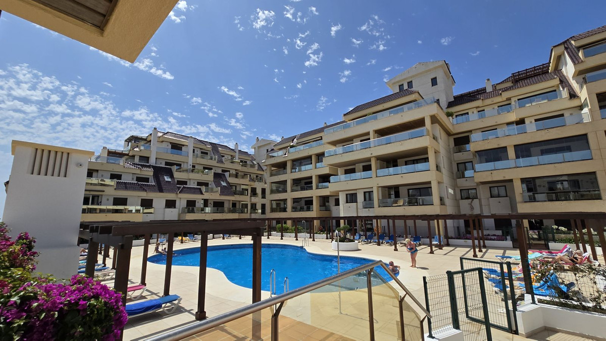 Se vende Apartamento Planta Media de 2 dormitorios en Costa Del Sol, Málaga, España