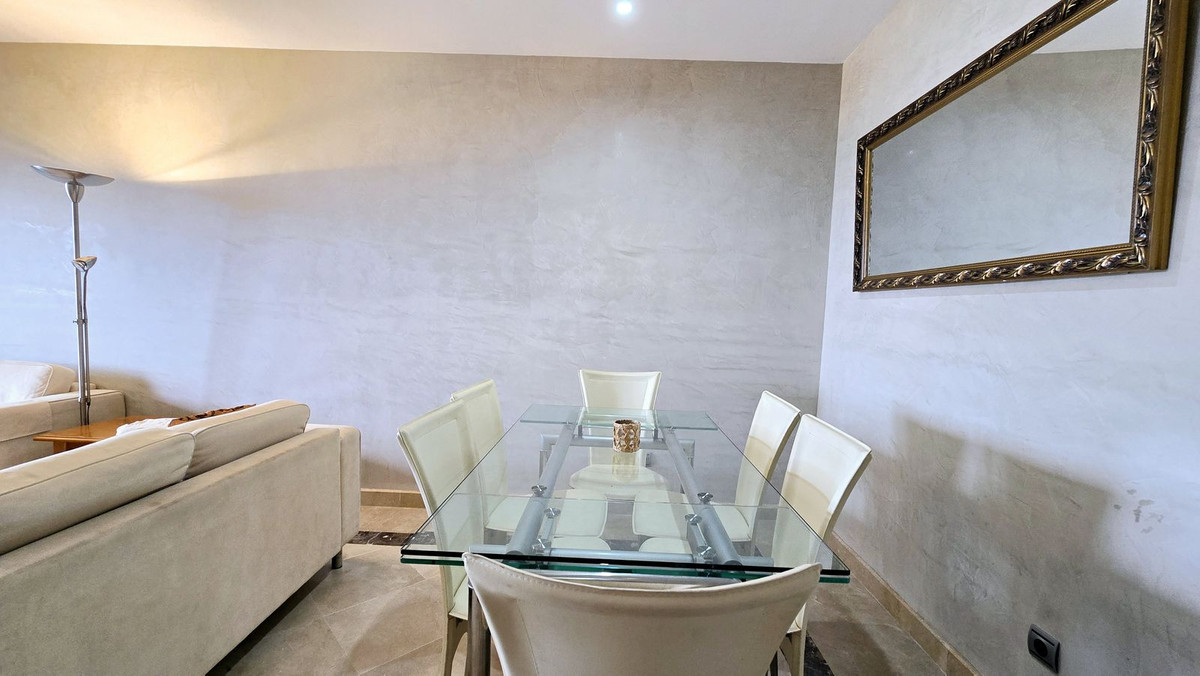 Se vende Apartamento Planta Media de 2 dormitorios en Costa Del Sol, Málaga, España