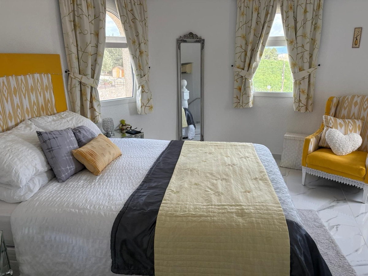 5 Bed Townhouse for sale in Almoradi Costa Blanca, Alicante, Spain