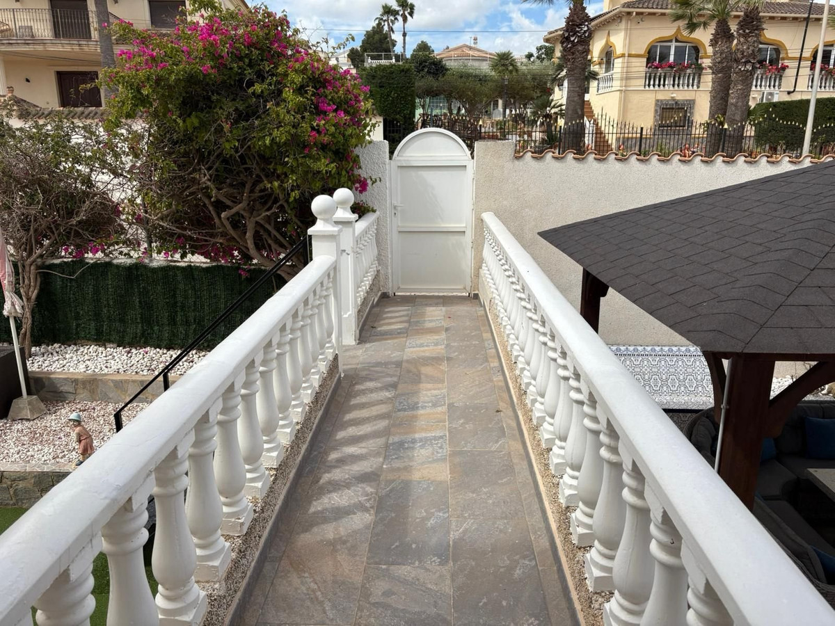 5 Bed Townhouse for sale in Almoradi Costa Blanca, Alicante, Spain