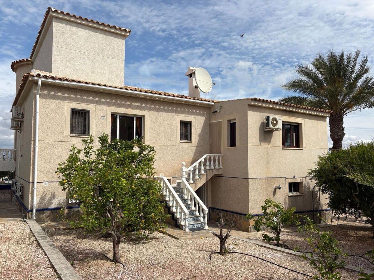 5 Bed Townhouse for sale in Almoradi Costa Blanca, Alicante, Spain
