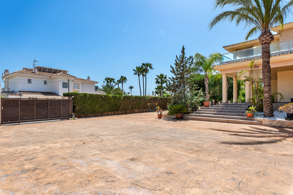 5 Bed Townhouse for sale in Elche Costa Blanca, Alicante, Spain
