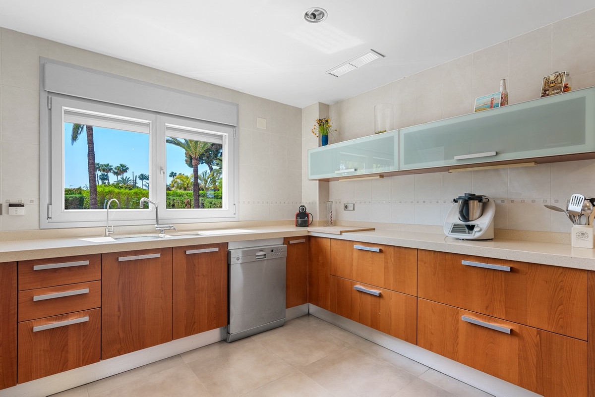 5 Bed Townhouse for sale in Elche Costa Blanca, Alicante, Spain