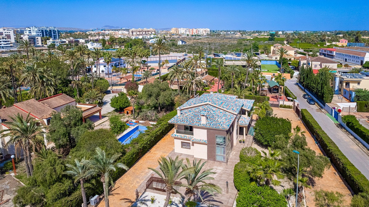 5 Bed Townhouse for sale in Elche Costa Blanca, Alicante, Spain