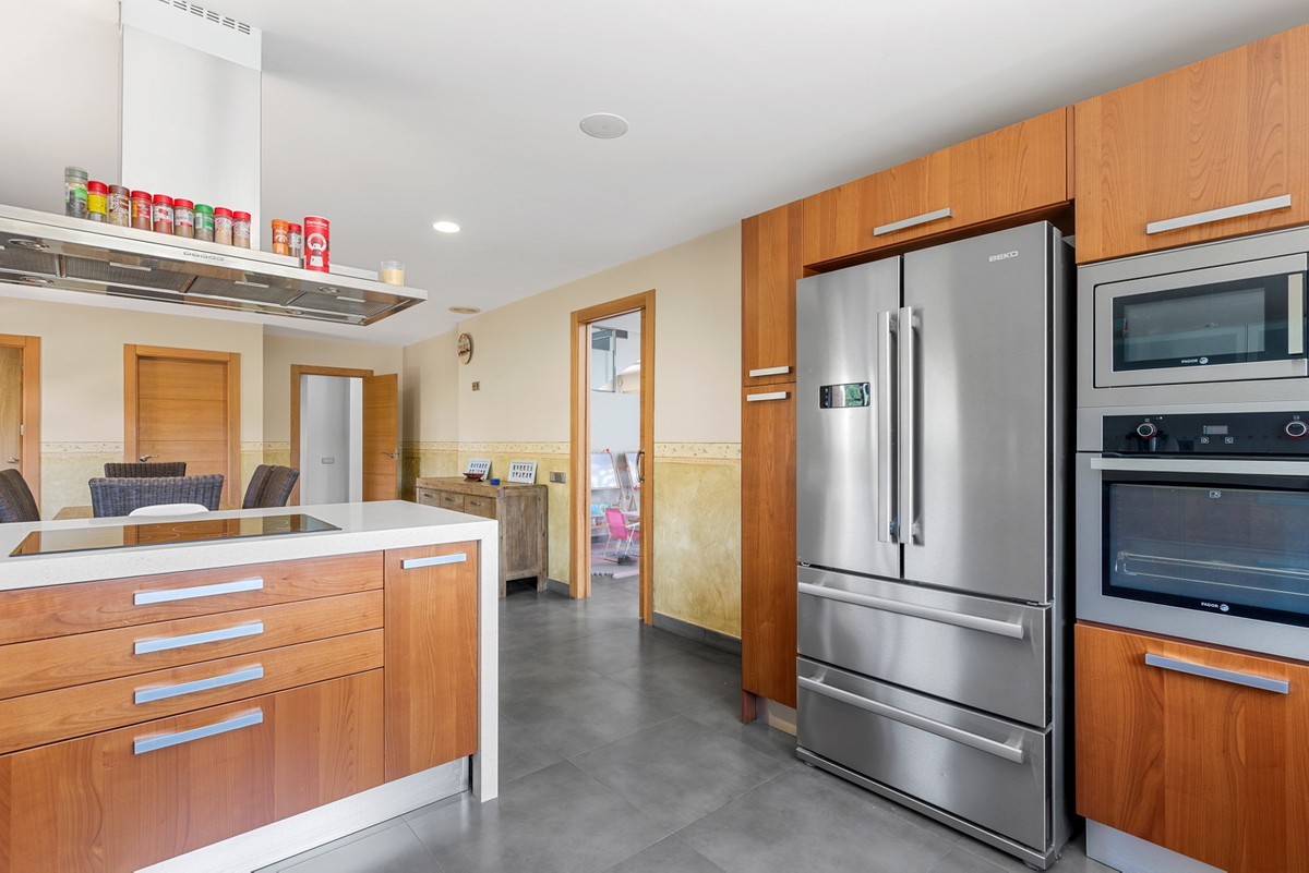 5 Bed Townhouse for sale in Elche Costa Blanca, Alicante, Spain