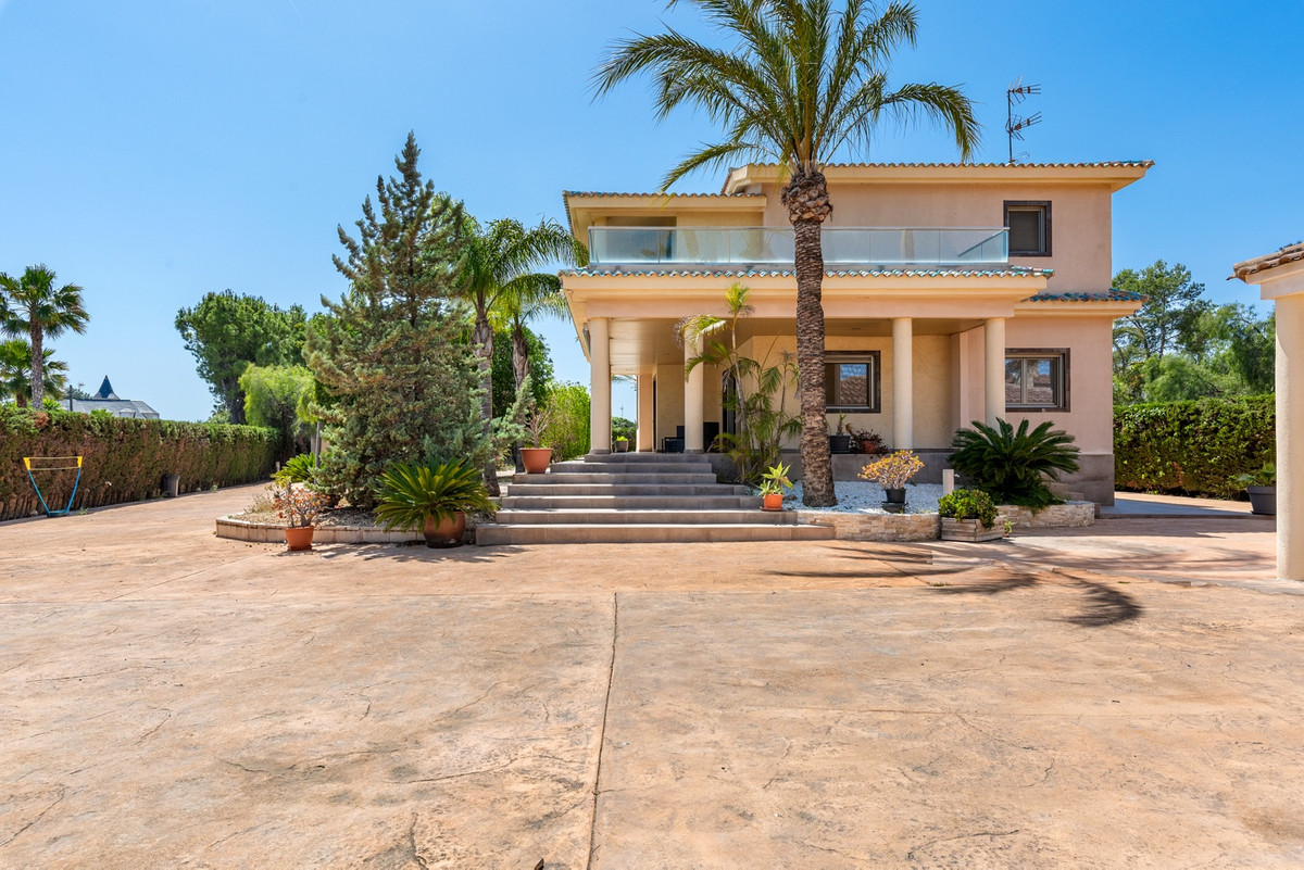 5 Bed Townhouse for sale in Elche Costa Blanca, Alicante, Spain