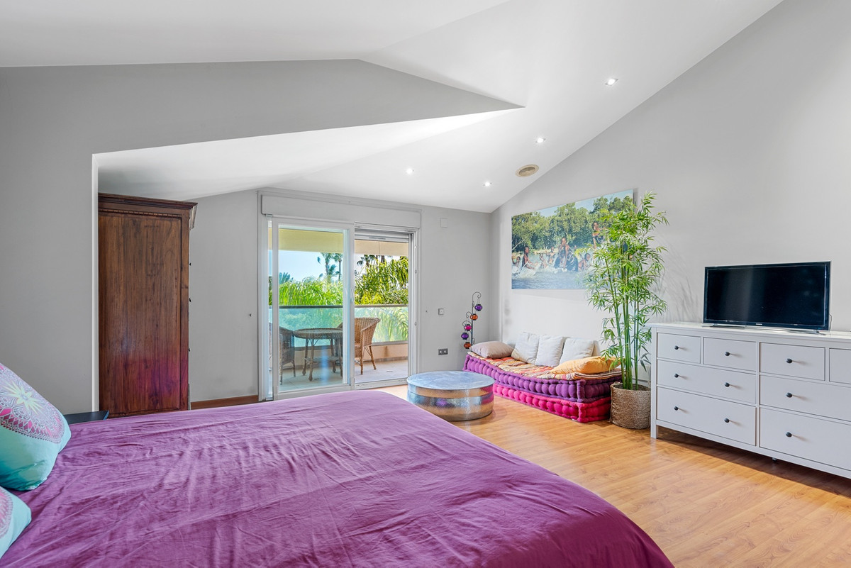 5 Bed Townhouse for sale in Elche Costa Blanca, Alicante, Spain