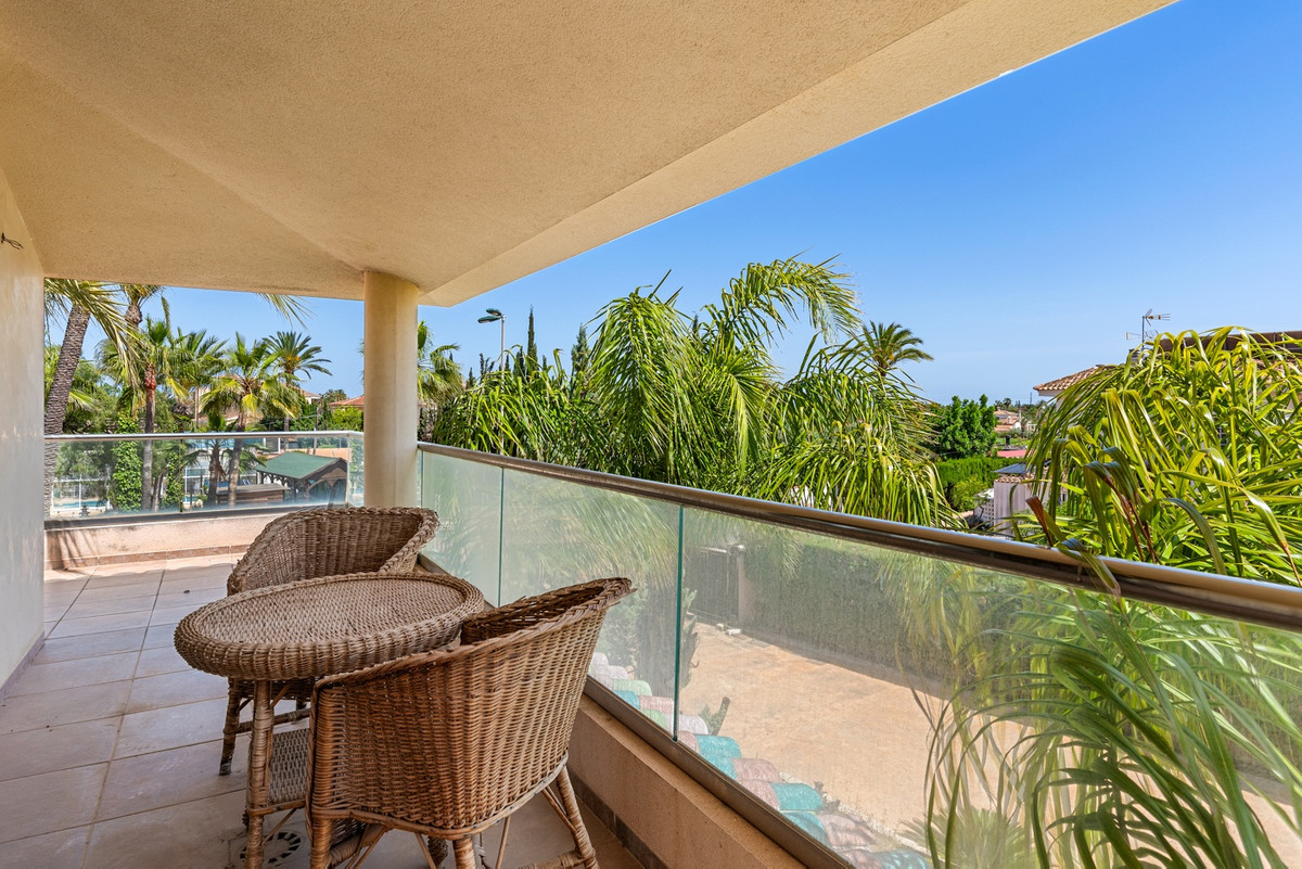 5 Bed Townhouse for sale in Elche Costa Blanca, Alicante, Spain