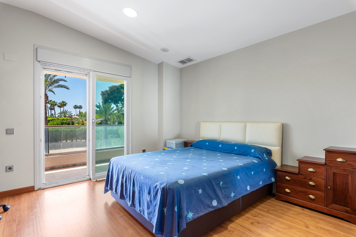 5 Bed Townhouse for sale in Elche Costa Blanca, Alicante, Spain