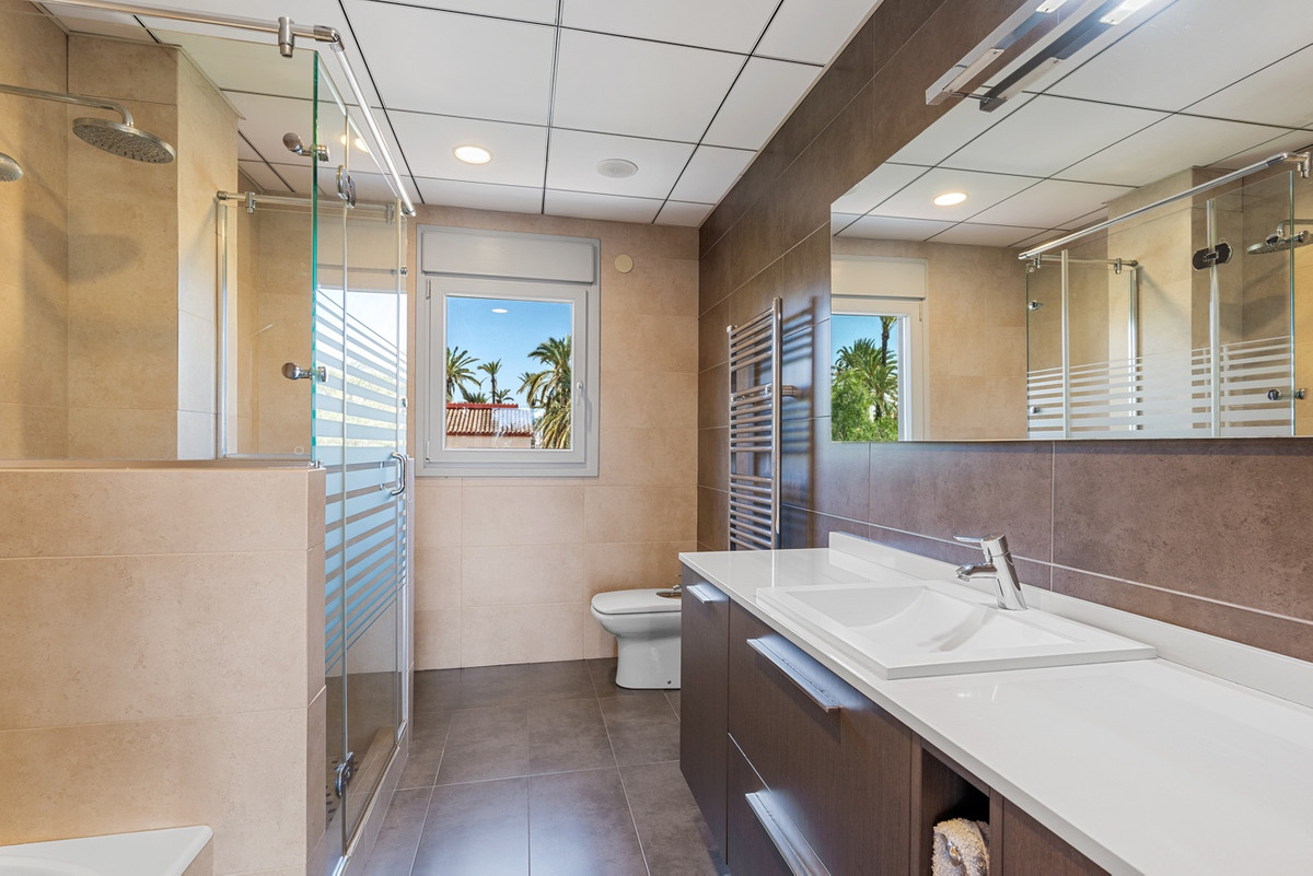 5 Bed Townhouse for sale in Elche Costa Blanca, Alicante, Spain