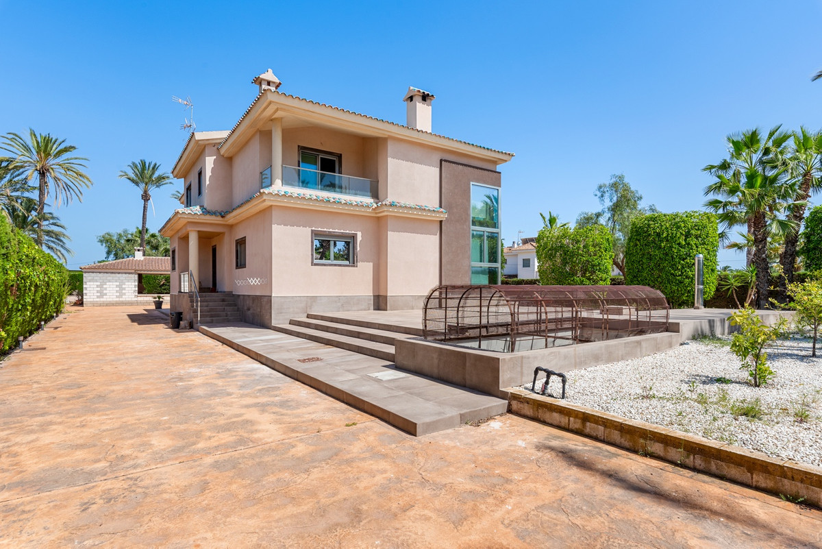 5 Bed Townhouse for sale in Elche Costa Blanca, Alicante, Spain
