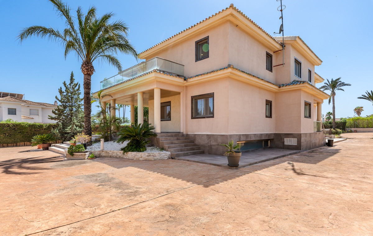5 Bed Townhouse for sale in Elche Costa Blanca, Alicante, Spain