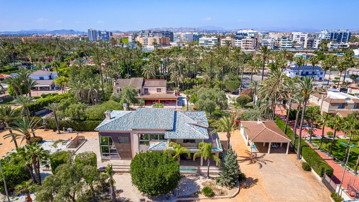 5 Bed Townhouse for sale in Elche Costa Blanca, Alicante, Spain