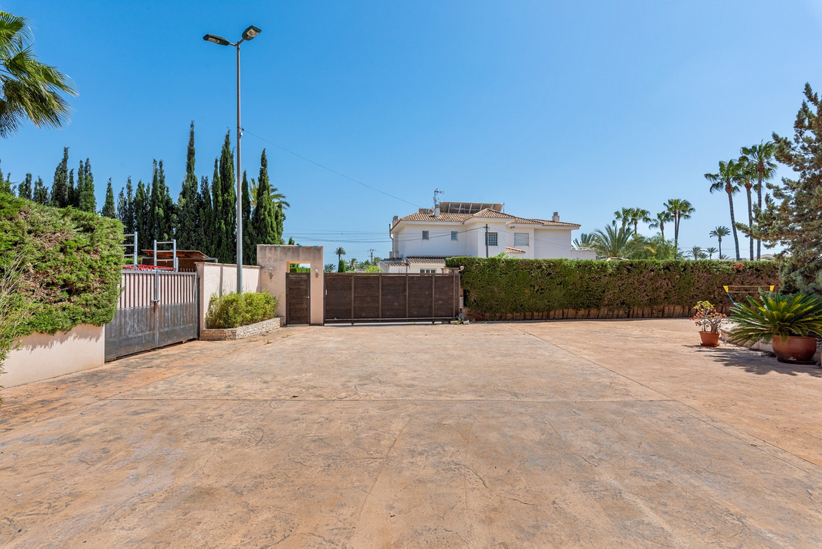 5 Bed Townhouse for sale in Elche Costa Blanca, Alicante, Spain
