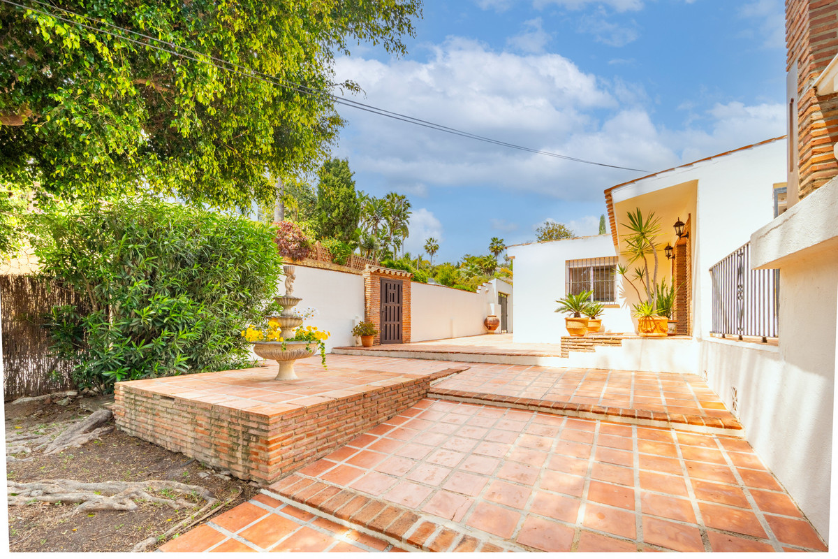 4 Bed Townhouse for sale in El Rosario Costa Del Sol, Málaga, Spain