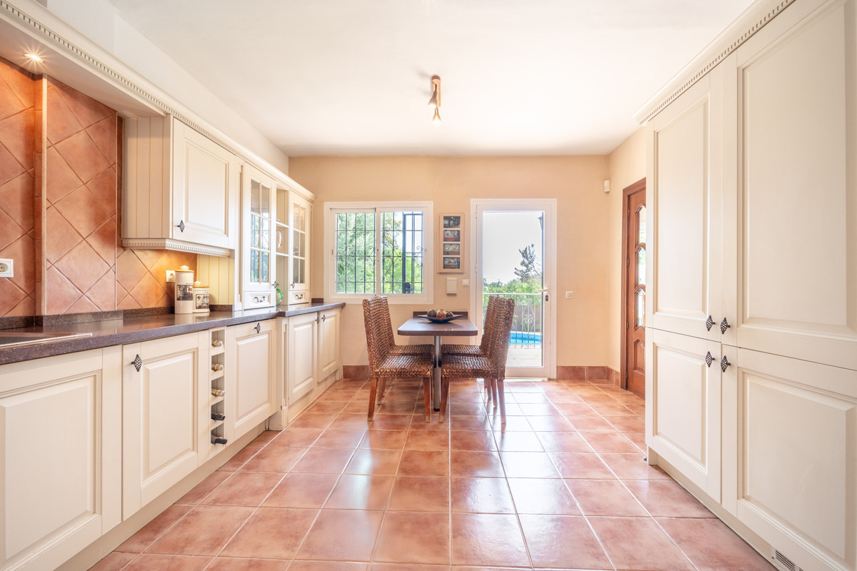 4 Bed Townhouse for sale in El Rosario Costa Del Sol, Málaga, Spain