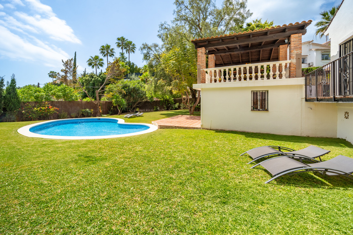 4 Bed Townhouse for sale in El Rosario Costa Del Sol, Málaga, Spain