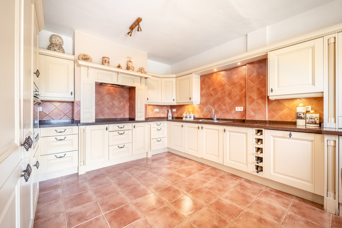 4 Bed Townhouse for sale in El Rosario Costa Del Sol, Málaga, Spain