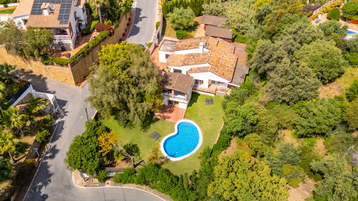 4 Bed Townhouse for sale in El Rosario Costa Del Sol, Málaga, Spain