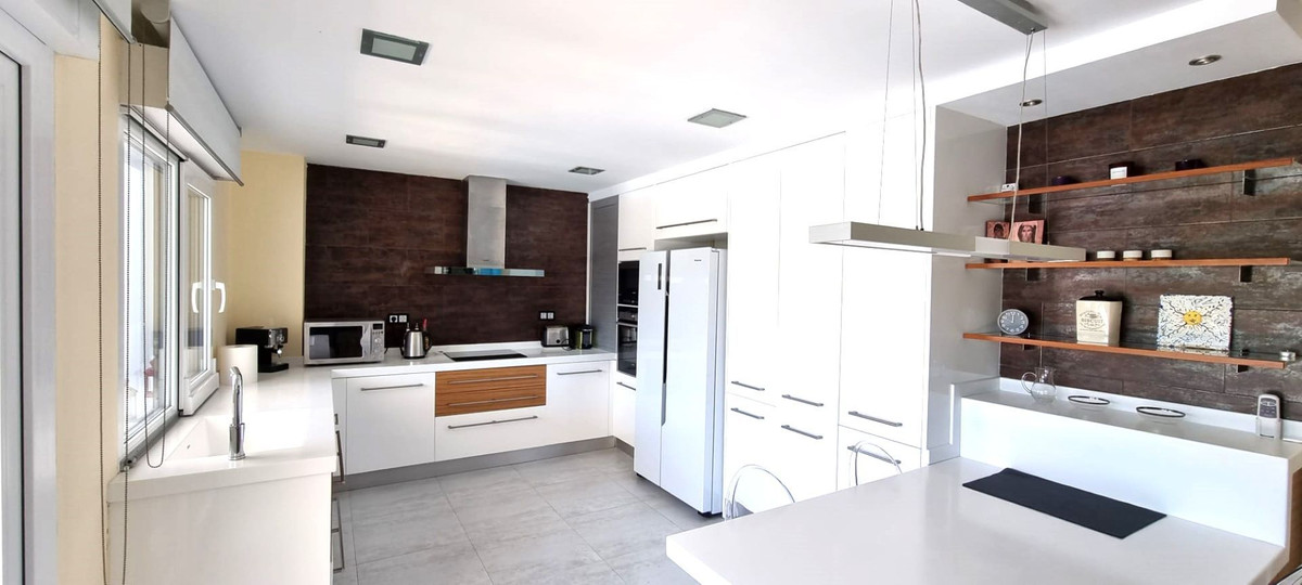 7 Bed Townhouse for sale in Altea Costa Blanca, Alicante, Spain