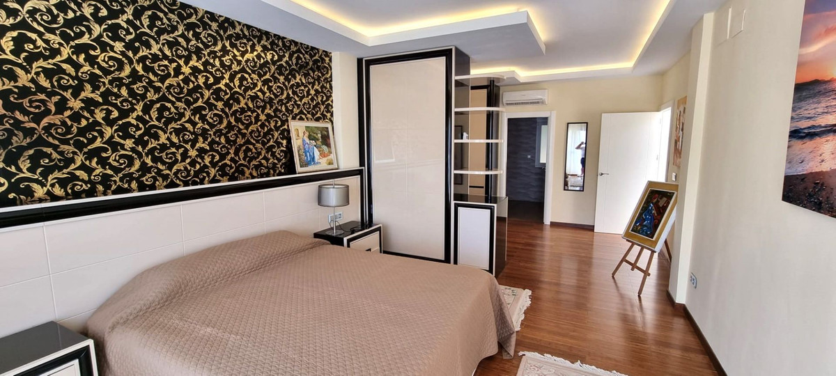 7 Bed Townhouse for sale in Altea Costa Blanca, Alicante, Spain
