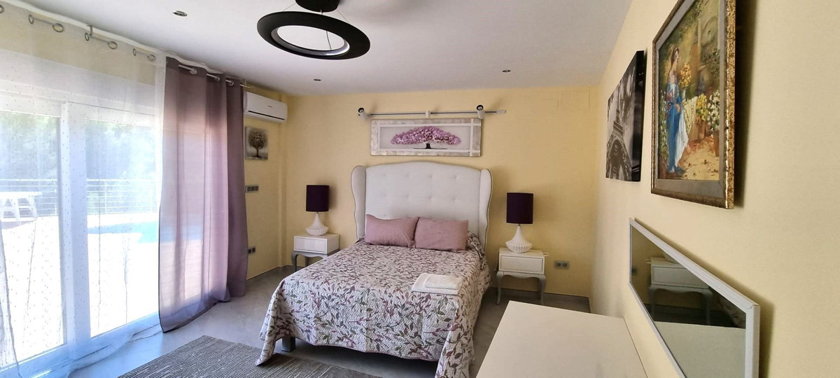 7 Bed Townhouse for sale in Altea Costa Blanca, Alicante, Spain