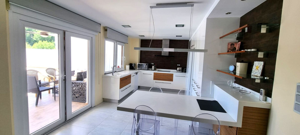 7 Bed Townhouse for sale in Altea Costa Blanca, Alicante, Spain