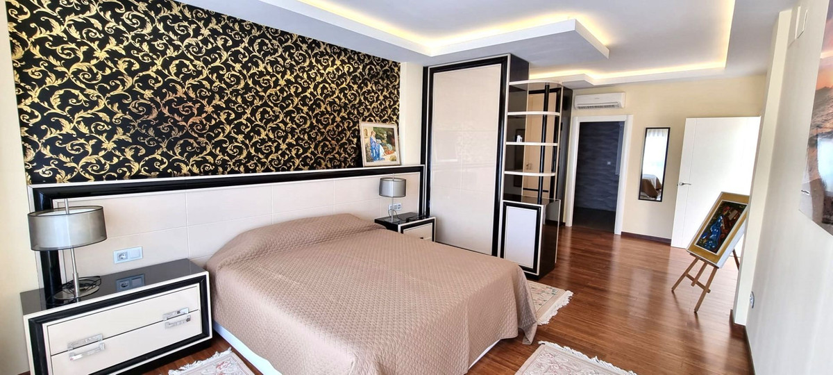 7 Bed Townhouse for sale in Altea Costa Blanca, Alicante, Spain